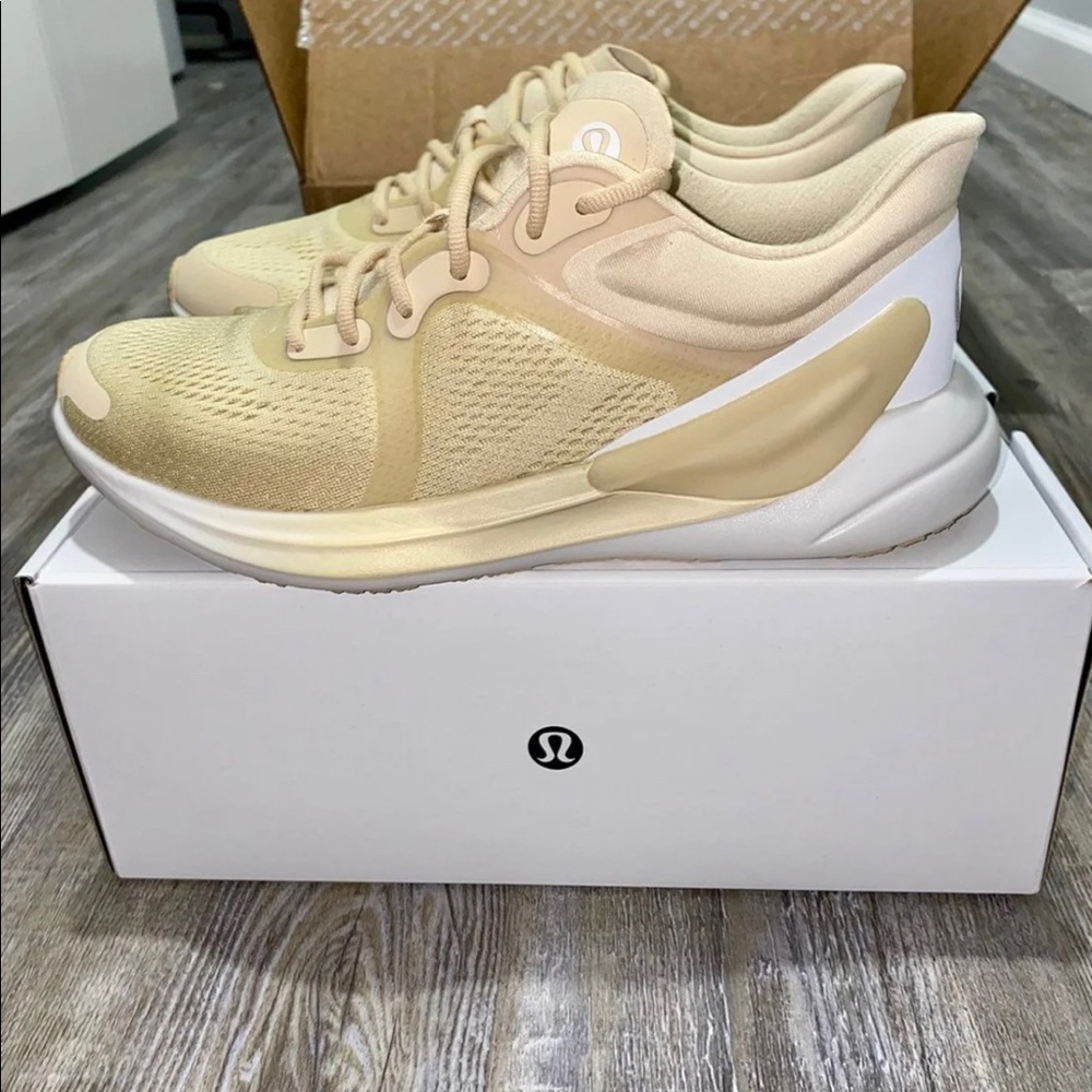 lululemon blissfeel running shoes pale linen 8